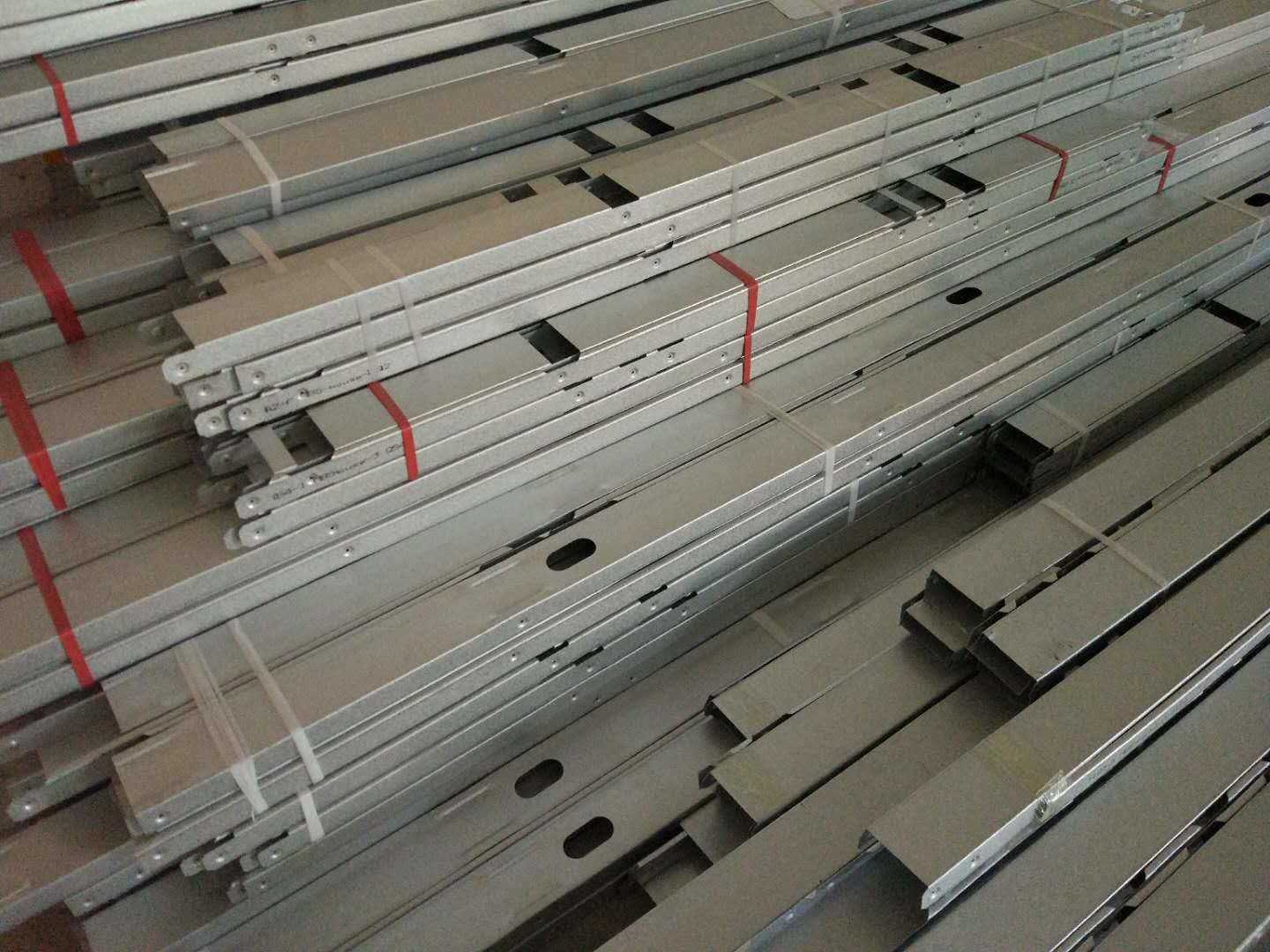 熱鍍鋅輕鋼龍骨生產(chǎn)、加工